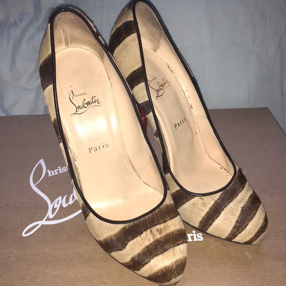 Christian Louboutin Fifi 100 Tiger Print Pump - 41